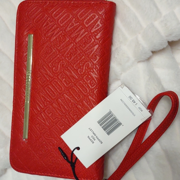 Steve Madden Handbags - NWT Steven Madden Red zipper wallet